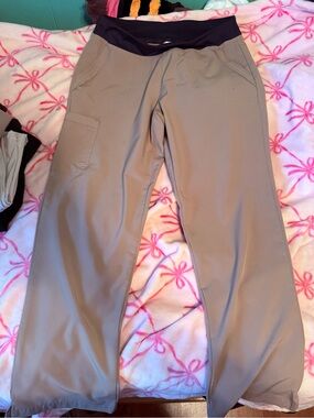 Wide Leg Pull-On Scrub Pants with Contrast Waistband in Taupe